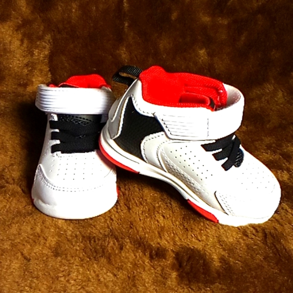 And 1 size 4T Basketball Sneakers